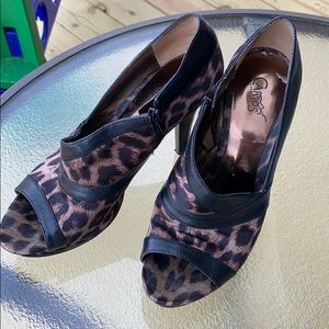 Carlos Santana heels